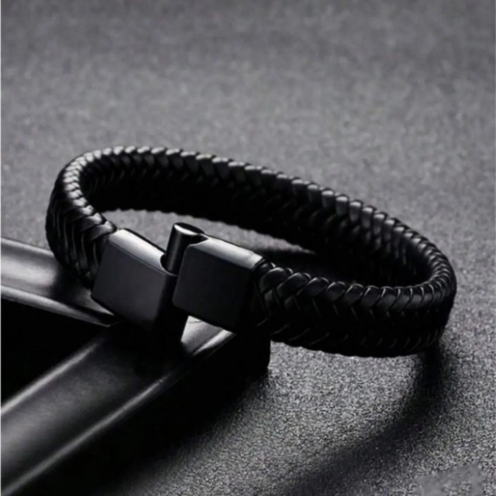 Retro Men's Leather Open Bangle